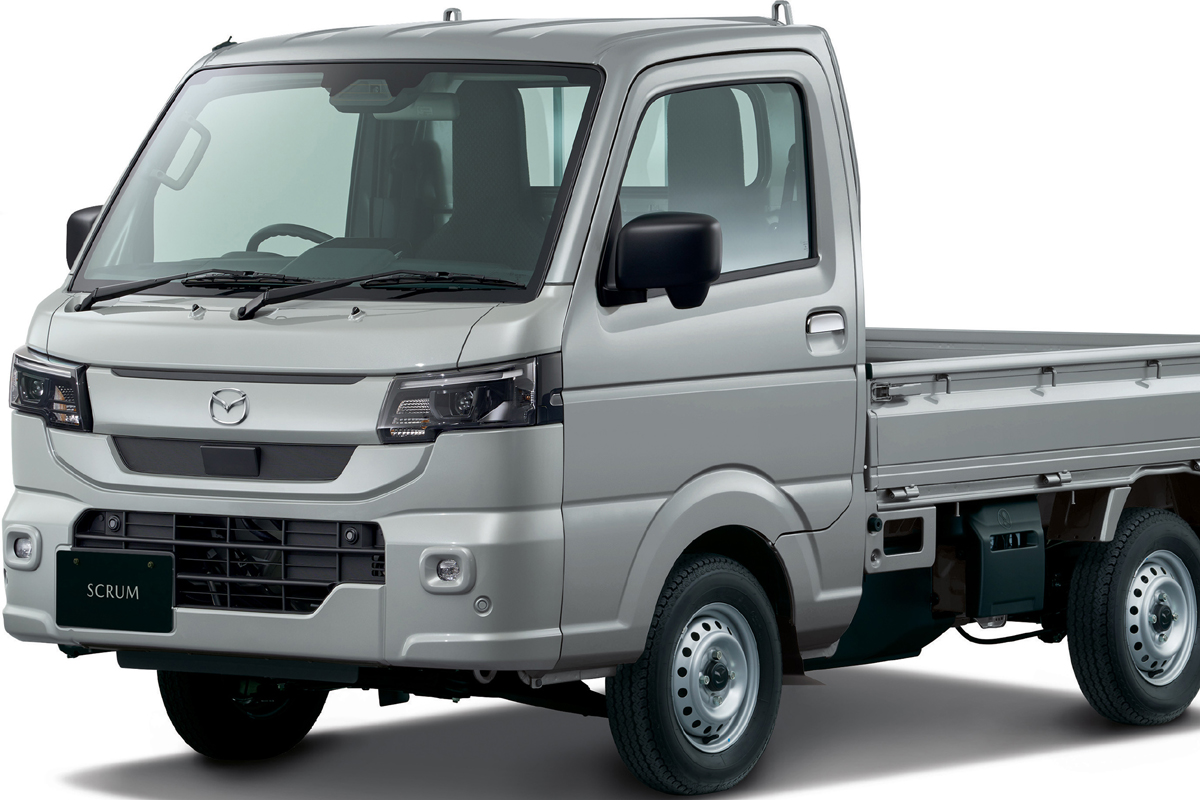 スズキからOEM供給を受けるマツダの軽トラ「スクラムトラック」がフロントデザインを刷新