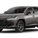 ▲トヨタRAV4 GR SPORT（PHEV）　価格：630万円　全長4645×全幅1880×全高1685mm　ホイールベース2690mm　車重1990kg　乗車定員5名　WLTCモード燃費21.5km/リットル　EV走行換算距離（WLTCモード）145km　写真のボディカラーはアーバンロック