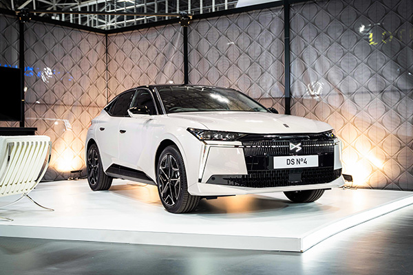 【最新モデルガイド】「DS No.4」はパリのエスプリを伝えるフレンチプレミアム。新たなネーミングと心臓で魅力が鮮明に