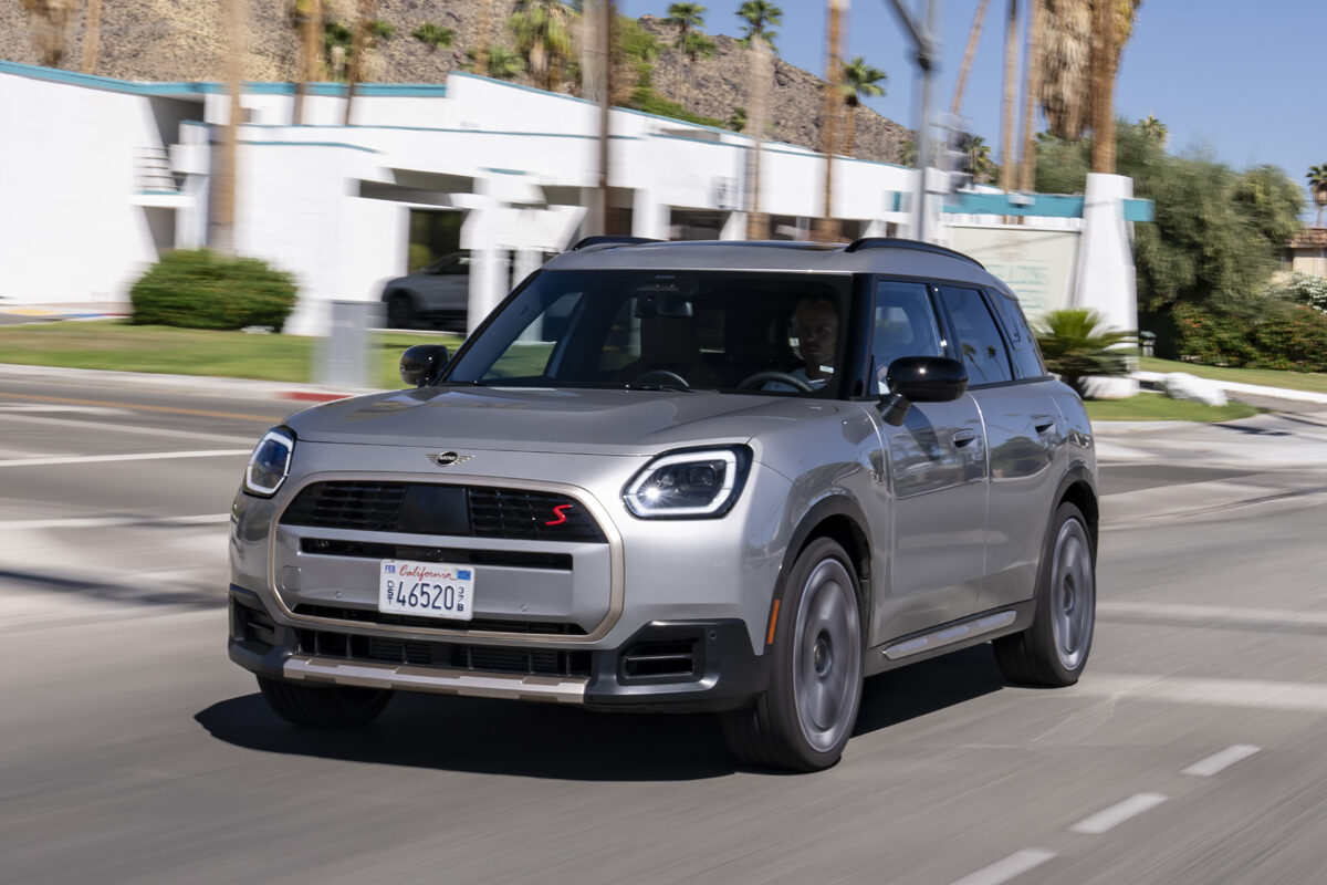 48Vマイルドハイブリッドシステムを搭載したミニ・カントリーマンが日本デビュー