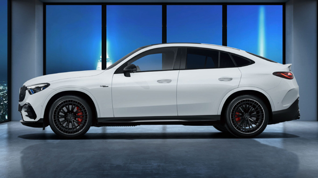 ▲メルセデスAMG GLC43 4MATICクーペ Edition Night Carbon 外装色・MANUFAKTURオパリスホワイト(メタリック) 価格:1540万円 全長4790×全幅1920×全高1605mm ホイールベース2890mm 車重2010kg 乗車定員5名 WLTCモード燃費10.0km/リットル 販売台数は60台限定