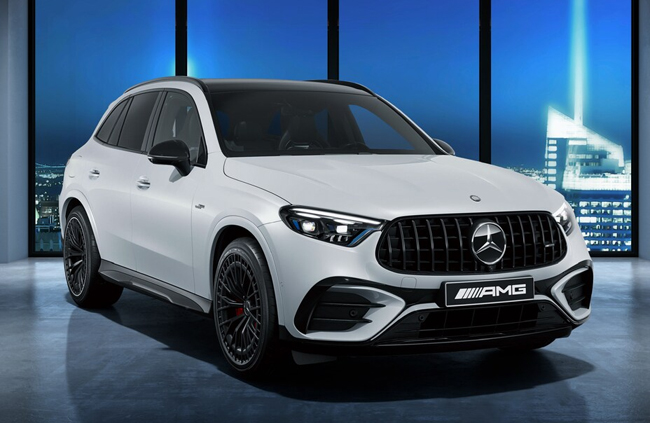 ▲メルセデスAMG GLC43 4MATIC Edition Night Carbon 外装色・MANUFAKTURオパリスホワイト(メタリック) 価格:1510万円 全長4750×全幅1920×全高1640mm ホイールベース2890mm 車重2000kg 乗車定員5名 WLTCモード燃費9.9km/リットル 販売台数は30台限定
