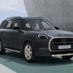 ▲ミニ・カントリーマンC　価格：518万円　全長4445×全幅1845×全高1660mm　ホイールベース2690mm　乗車定員5名　写真のボディカラーはレジェンドグレー＆ブラックルーフ