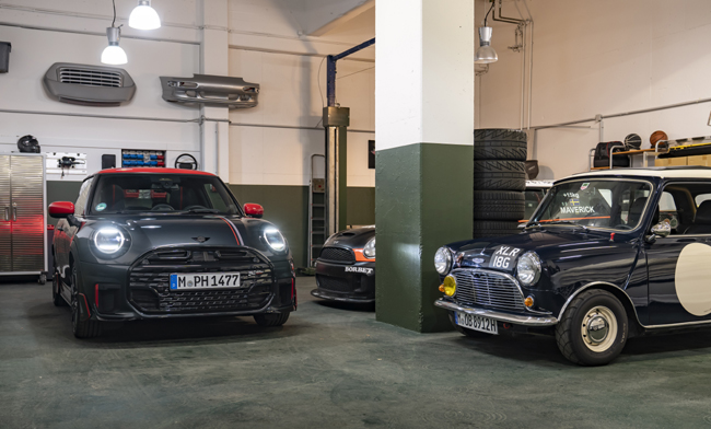 ▲ミニ・ジョン クーパー ワークスGPインスパイアードエディションはパワートレインには1998cc直列4気筒DOHC直噴ガソリンターボエンジン(231ps/380Nm)+スポーツオートマチックトランスミッション(7速DCT)を搭載