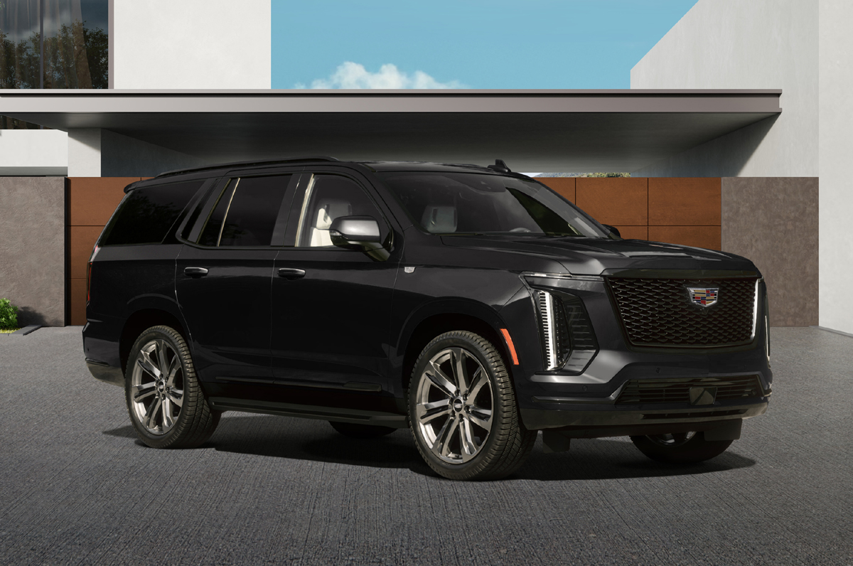 キャデラックの高級3列シートSUV「エスカレード」が新ボディカラーの採用や運転支援機能の拡充を図って日本上陸