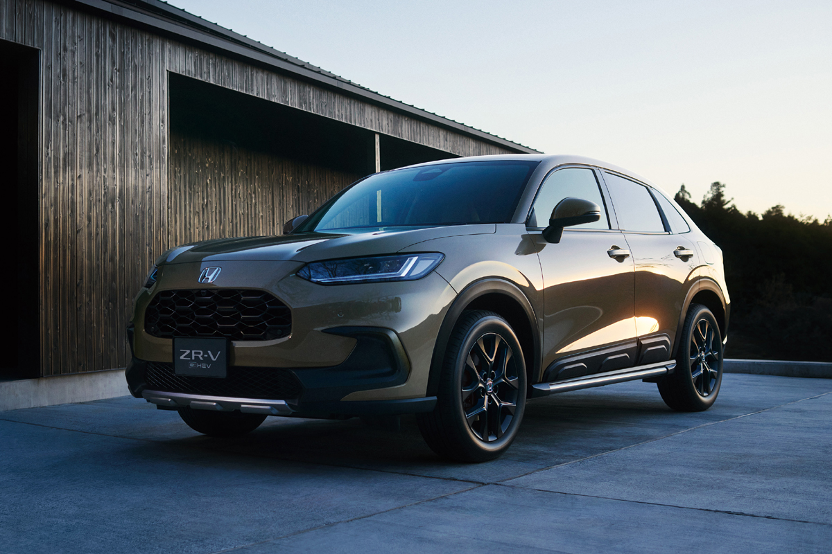 ホンダZR-Vがマイナーチェンジ。車種展開をハイブリッド車のみとし、特別仕様車としてアウトドア志向の「CROSS TOURING」を新設定