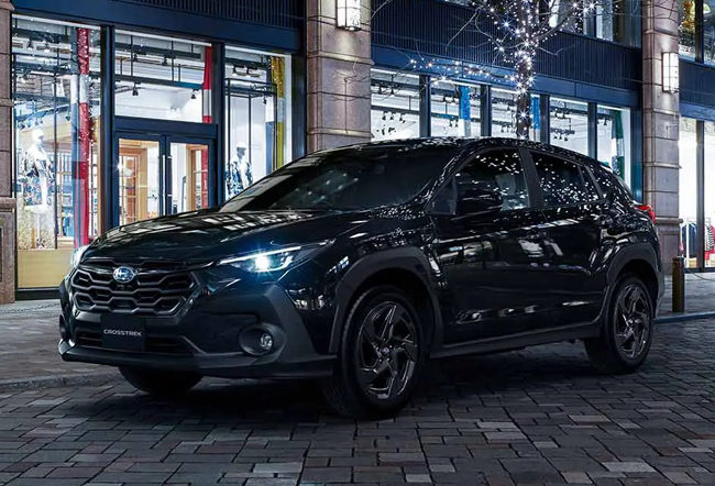 ▲SUBARUクロストレックLimited Black(AWD) 価格:344万8500円 全長4480×全幅1800×全高1575mm ホイールベース2670mm 車重1610kg 乗車定員5名 WLTCモード燃費15.8km/リットル
