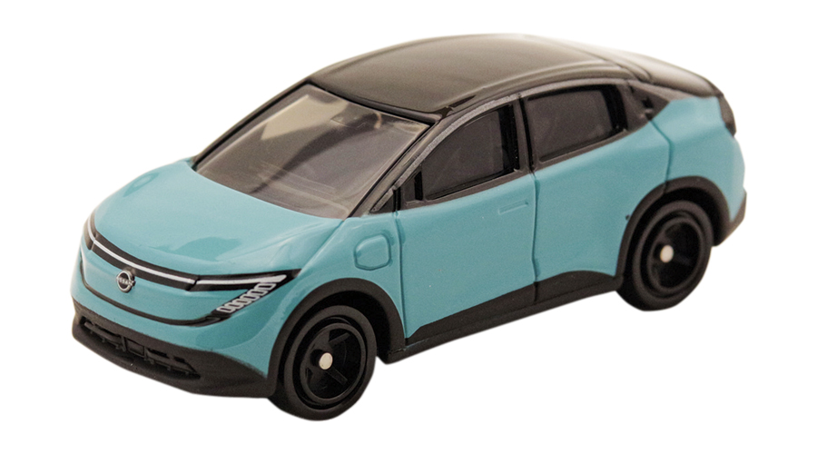 日産リーフのミニカーを3名に。リーフは2025年10月にフルモデルチェンジを実施し、 3世代目に移行しました。技術の進化とユーザーニーズの変化に対応するために、メーカーは多大な情熱を注ぎ込み、リーフの存在感をブラッシュアップしています。BEVでフルモデルチェンジを重ねているモデルは、世界的にも希少な存在です。プレゼントのミニカーはトミカの21番。ギミックは可動式のサスペンションです。