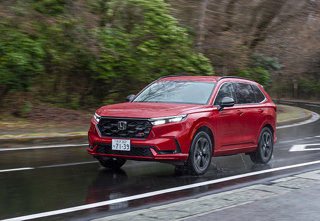 ホンダCR-V。6代目の日本仕様はスポーティなRSとRSブラックエディションを設定。駆動方式はRSがFFと4WD、ブラックエディションは4WDのみ。価格は512万2700〜577万9400円。新型はすべてにわたる高い完成度が印象的