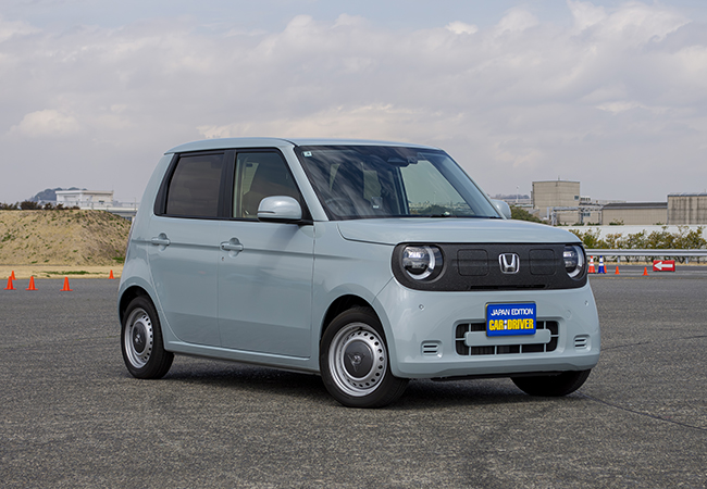 ホンダN-ONE e: G/価格:269万9400円。N-ONE e:は生活ジャスト設計を徹底。ベースグレードのGは普通充電リッドのみ標準、室内もディスプレイ未装備のシンプル仕様。満充電時の航続距離は295kmとクラストップ