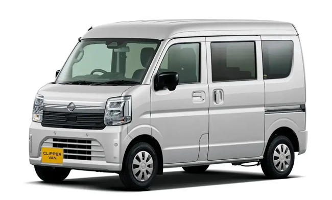 ▲日産クリッパー バンGX・2WD 価格:CVT177万6500円 全長3395×全幅1475×全高1895mm ホイールベース2430mm 車重930kg 乗車定員2(4)名 WLTCモード燃費16.4km/リットル 写真のボディカラーはシルキーシルバー
