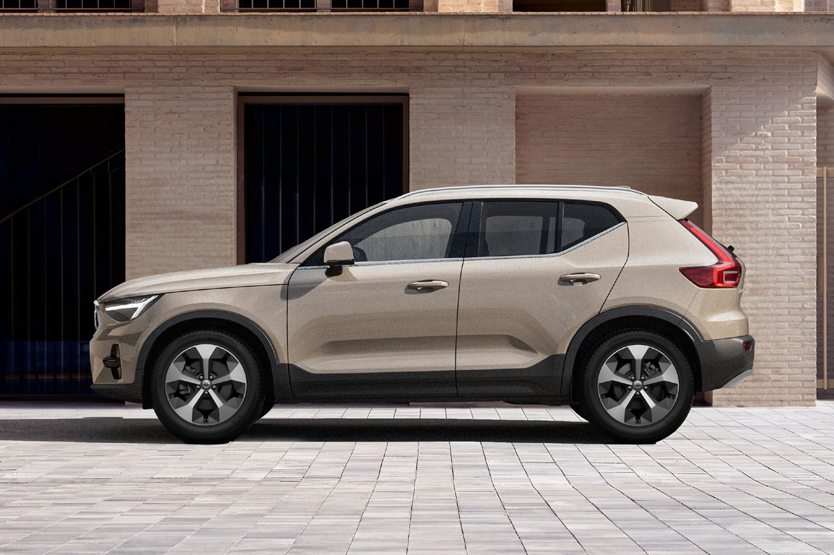 電動パノラマガラスサンルーフを装備したボルボXC40の特別仕様車が日本発売