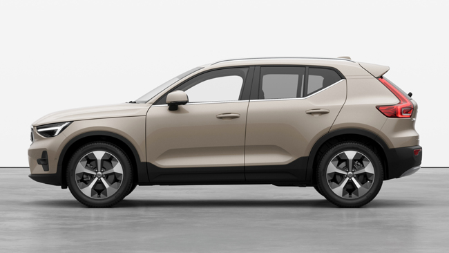 ▲ボルボXC40 Ultra B4 AWD Selection 価格:649万円 全長4440×全幅1875×全高1655mm ホイールベース2700mm 車重1750kg 乗車定員5名 WLTCモード燃費14.2km/リットル