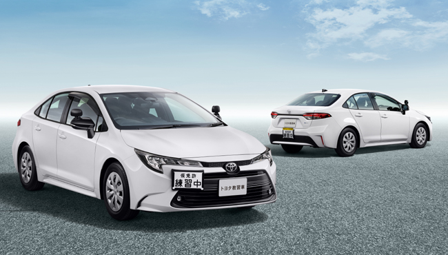 ▲現行世代カローラをベースとするトヨタ教習車を新設定。車種展開としては1.8 Lハイブリッドシステムを搭載したハイブリッド車(写真)と1.5Lダイナミックフォースエンジン+6速MTを搭載したガソリン車を設定