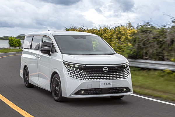 【最新モデルガイド】期待の日産エルグランドは豪華で快適、しかも走りがいい。上質なドライバーズカーの代表である！
