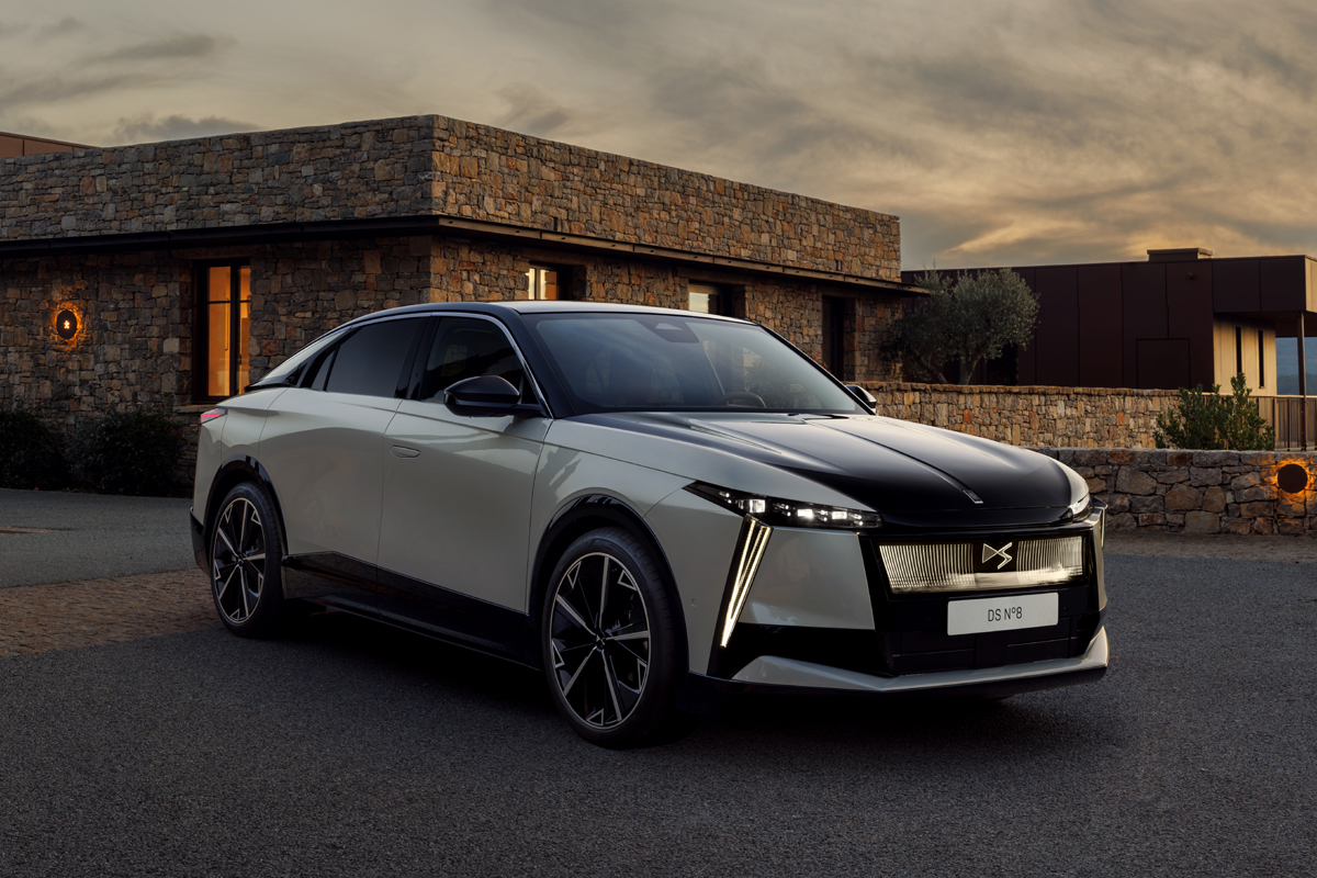 DSオートモビルの新しいフラッグシップEV「DS N°8」が日本上陸