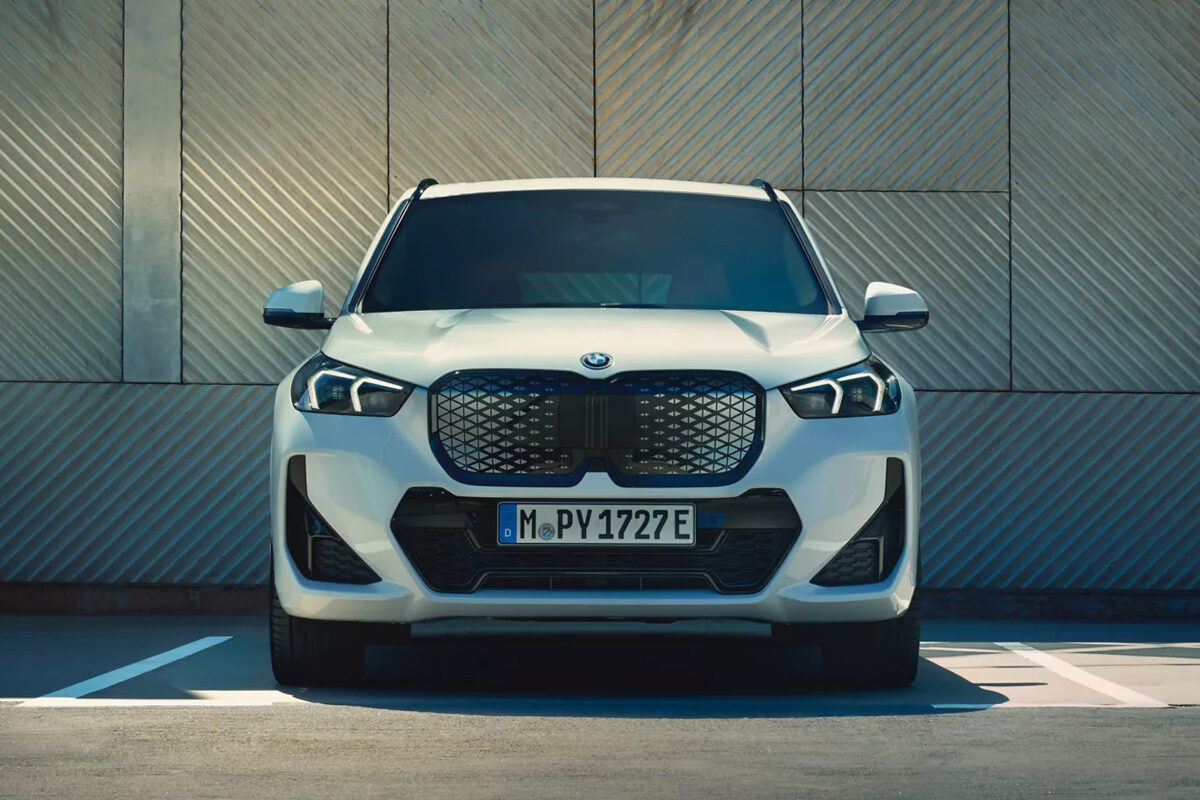電気自動車のBMW iX1の一充電走行距離がアップ
