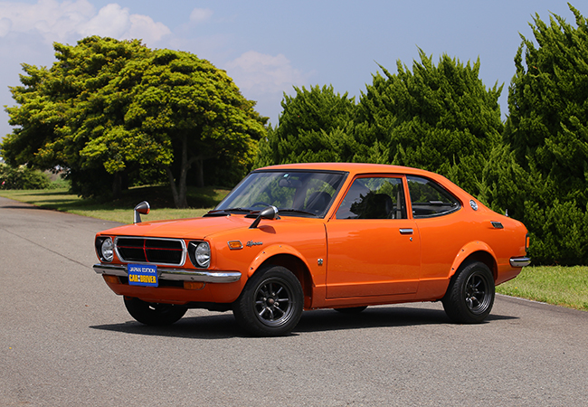 1972年式トヨタ・スプリンター・トレノ。軽量コンパクトボディにセリカGT用の1.6ℓ・DOHCユニット(2T-G型)を搭載したスパルタンスポーツ。1975年の1000湖ラリーでは日本車初のWRC優勝を飾った
