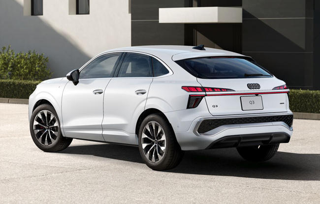 ▲アウディQ3スポーツバック TFSIクワトロ 150kW アドバンスト 価格628万円 全長4530×全幅1860×全高1570mm ホイールベース2680mm 車重1700kg 乗車定員5名 写真はS Lineパッケージ装着車で、ボディカラーはグレイシアホワイトメタリック