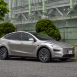 テスラ・モデルY L／価格　749万円。Y LはモデルY比でホイールベースを150㎜延長した3列シートモデル。乗車定員は6名。ボディサイズは4980×1920×1670㎜。Cd値は0.216、航続距離は788㎞。モデルY LはツインモーターAWDのモノグレード
