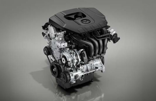 ▲PY-VPH型2488cc直列4気筒DOHC16V直噴ガソリンエンジン(178ps/24.2kg・m)+電気モーター(4.8kW/60.5Nm)+リチウムイオン電池(容量10Ah)で構成するマイルドハイブリッドシステム「Mハイブリッド」を搭載したe-SKYACTIV G 2.5を国内で初採用