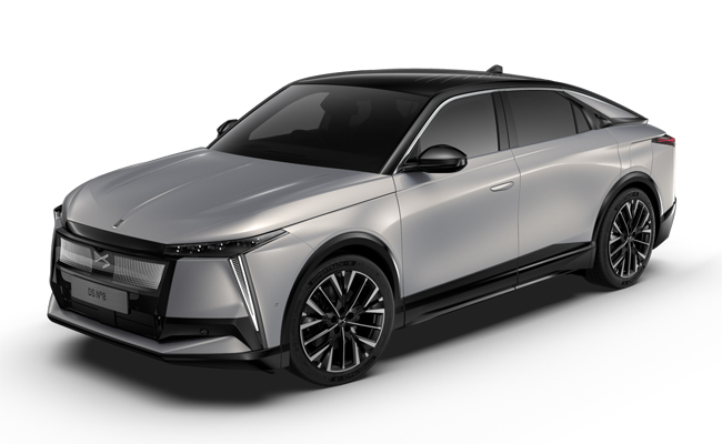 ▲DS N°8 エトワールAWD 価格:1005万円 全長4820×全幅1900×全高1580mm ホイールベース2900mm 車重2290kg 乗車定員5名 一充電走行距離はWLTCモードで750kmを実現