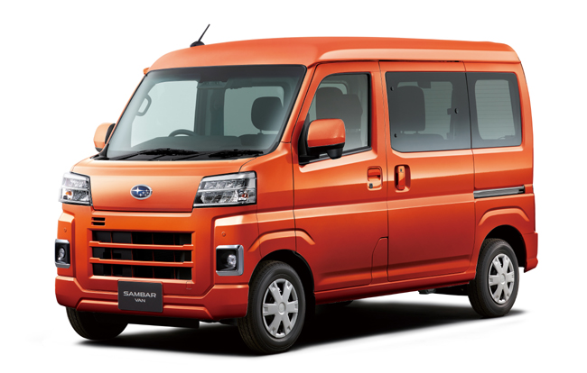 ▲SUBARUサンバー バンVCターボ(2WD) 価格:CVT179万8500円 全長3395×全幅1475×全高1890mm ホイールベース2450mm 車重950kg 乗車定員2(4)名 最大積載量350(4名乗車時250)kg WLTCモード燃費14.7km/リットル 写真はカラーパック装着車で、ボディカラーはトニコオレンジメタリック