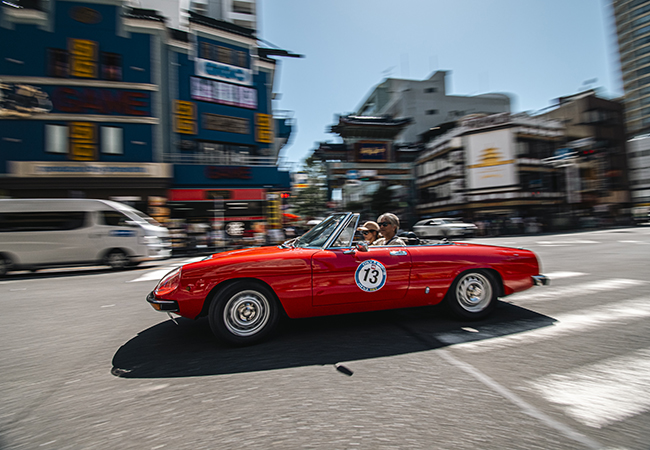 YOKOHAMA Classic car Days Y167は横浜開港167周年を記念した「ハマフェスY167」の一貫として開催。横浜・山下公園をスタートし市内を抜け静岡・伊豆高原までツーリング。翌日、再び山下公園に戻る5月30-31日の1泊2日で行われた。九島氏は愛車のアルファロメオ2000スパイダー・ヴェローチェで参加