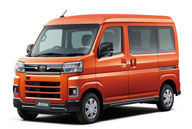 ▲ダイハツ・アトレーRS(2WD) 価格:CVT185万9000円 全長3395×全幅1475×全高1890mm ホイールベース2450mm 車重970kg 乗車定員2(4)名 最大積載量350(4名乗車時250)kg WLTCモード燃費14.7km/リットル 写真のボディカラーはトニコオレンジメタリック