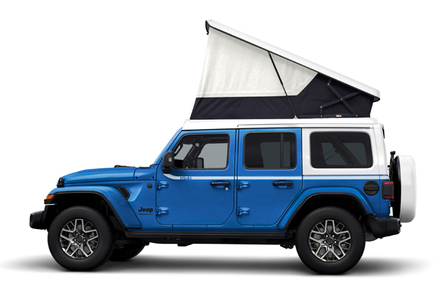 ▲RV LAND製の特別仕様ルーフトップテント「トリップトップ(TripTop)」を装着した「ラングラー・ホワイトキャップwithトリップトップ」を、100台の内の5台限定で抽選販売。車両価格は974万円の設定