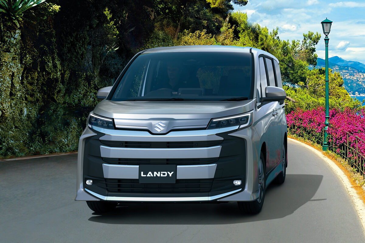 スズキの3列シート式ミニバンのランディがマイナーチェンジ。ハイブリッド車に統一するとともに8名乗り仕様を新設定