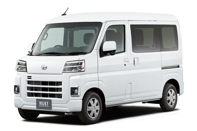 ▲ダイハツ・ハイゼット カーゴ・クルーズターボ(2WD) 価格:CVT163万9000円円 全長3395×全幅1475×全高1890mm ホイールベース2450mm 車重950kg 乗車定員2(4)名 最大積載量350(4名乗車時250)kg WLTCモード燃費14.7km/リットル 写真のボディカラーはシャイニングホワイトパール