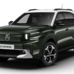 ▲シトロエンC3 AIRCROSS MAX HYBRID 価格:435万円 全長4410×全幅1790×全高1660mm ホイールベース2670mm 車重1390kg 乗車定員7名 WLTCモード燃費19.6km/リットル 写真のボディカラーはヴェール モンタナ バイトーンルーフ