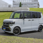 ホンダN-B0Xカスタム・ターボ・コーディネートスタイル/価格:7CVT 259万8200円(4WDは14万5200円高)。N-BOXは“日本でもっとも売れている”ベストセラーモデル。2016年5月には登場後14年4ヶ月で累計販売300万台を突破。日本では現在284万台の歴代N-BOXが愛用されている。新型は存在感を増したカスタムの外装を中心に商品力を向上。よりフレンドリーに進化した