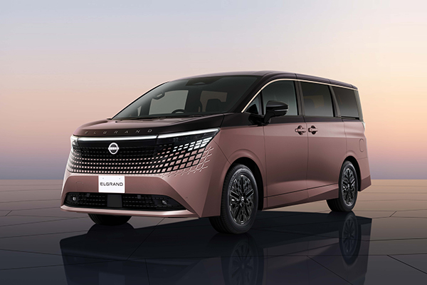 【人気モデルガイド】すでに6000台以上の受注を獲得した期待の「日産エルグランド」発売開始。充実装備で価格は689万7000円スタート!