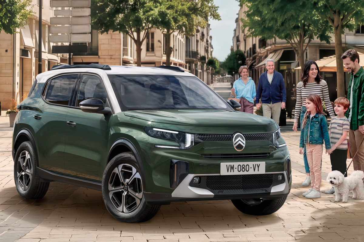 3列7シートレイアウトを採用したシトロエンのBセグメントSUV「C3 AIRCROSS HYBRID」が日本上陸