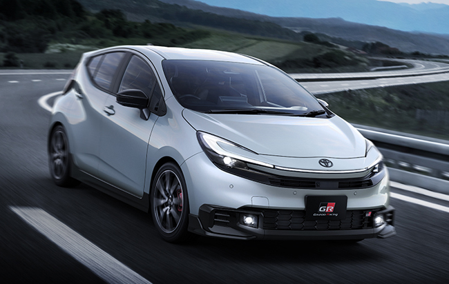 ▲トヨタ・アクアGR SPORT(2WD) 価格:323万8400円 全長4100×全幅1695×全高1485mm ホイールベース2600mm 車重1160kg 乗車定員5名 WLTCモード燃費30.7km/リットル