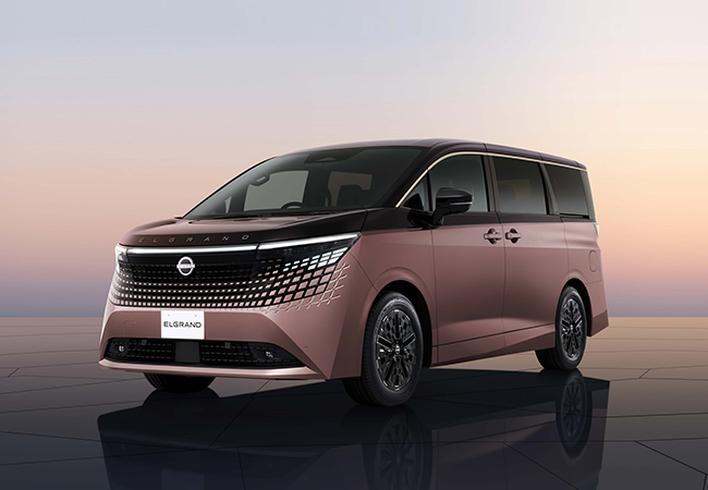 日産エルグランドG e-4ORCE/価格 757万9000円。新型は第3世代e-POWER/e-4ORCE(電子制御4WD)/インテリジェントダイナミックサス標準。Gグレードは14.3inセンターディスプレイ標準。22スピーカーのBOSEシステムも設定する