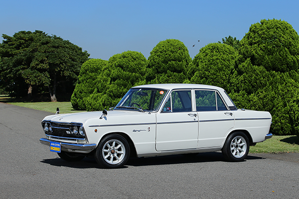 ■希少 1960年代 日本製■ダイキャスト製 金メッキ クラッシックカー 4台 20世紀名車】「1968日産スカイライン2000GT-A（S54型）」はレースの