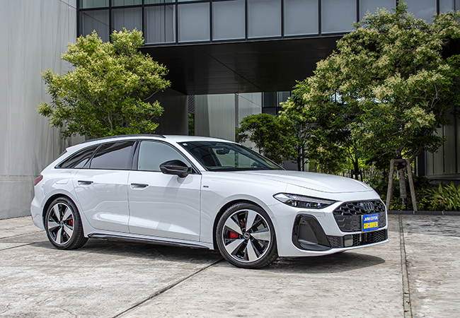 アウディA5アバントTFSI e-hybridクワトロSライン/7DCT 1176万円。A5に新設定されたPHEVはアバントとセダン(5ドアHB)に設定。EV走行可能距離は108㎞(アバント)に達する。パワートレーンは2リッターターボ(252㎰/380Nm)とモーター(143㎰/350Nm)の組み合わせ。システム最高出力は367㎰