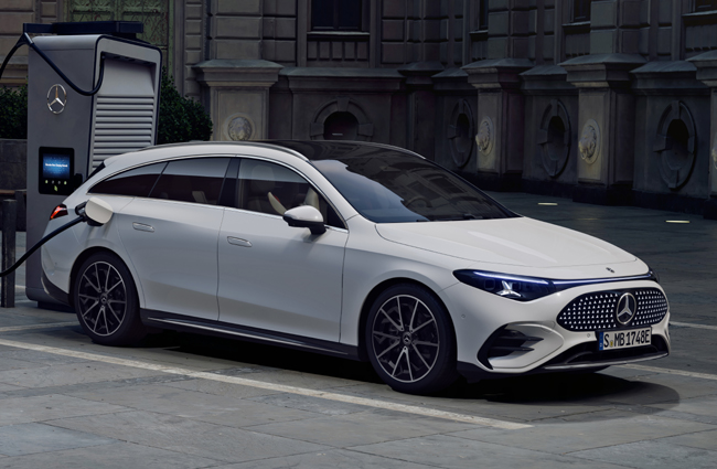▲メルセデス・ベンツCLA200シューティングブレーク with EQ Technology 価格:691万円 全長4725×全幅1835×全高1475mm ホイールベース2790mm 車重2040㎏ 乗車定員5名 交流電力量消費率(WLTCモード)134Wh/km 一充電走行距離(WLTCモード)513km 写真はAMGラインパッケージ装着車で、ボディカラーはポーラーホワイト(ソリッド)