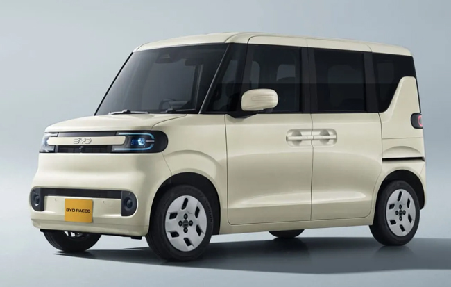 ▲BYD RACCO 200 価格:214万5000円 全長3395×全幅1475×全高1800mm ホイールベース2520mm 車重1160kg 交流電力量消費率(WLTCモード)120Wh/km 一充電走行距離(WLTCモード)210km 写真のボディカラーはチーズイエロー