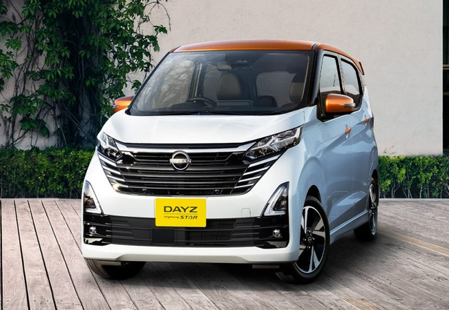 ▲日産デイズ・ハイウェイスターGターボ プロパイロットエディション(2WD) 価格:196万4600円 全長3395×全幅1475×全高1650mm ホイールベース2495mm 車重880kg 乗車定員4名 WLTCモード燃費21.5km/リットル 写真のボディカラーはホワイトパールプレミアムサンシャイン/オレンジ 2トーン