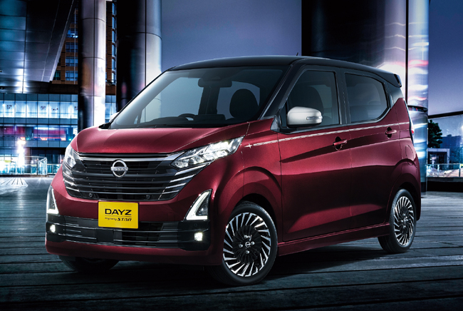 ▲日産デイズ・ハイウェイスターGターボ アーバンクロム プロパイロットエディション(2WD) 価格:204万1600円 全長3395×全幅1475×全高1650mm ホイールベース2495mm 車重880kg 乗車定員4名 写真のボディカラーはカンジュクカシス/ブラック 2トーン