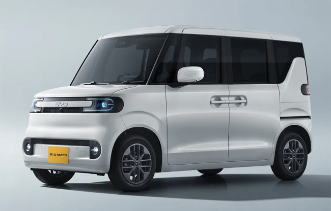 ▲BYD RACCO 300Premium 価格:249万7000円 全長3395×全幅1475×全高1800mm ホイールベース2520mm 車重1230kg 交流電力量消費率(WLTCモード)124Wh/km 一充電走行距離(WLTCモード)320km 写真のボディカラーはアークティックホワイト