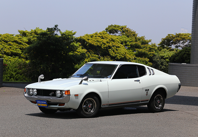 1975年式セリカLB2000GT。LB(リフトバック)は初代セリカの上級版として1973年4月に登場。2000GTは当時トヨタ最強だった2リッター直4DOHC(145ps)を搭載。トップスピード205km/hを誇った