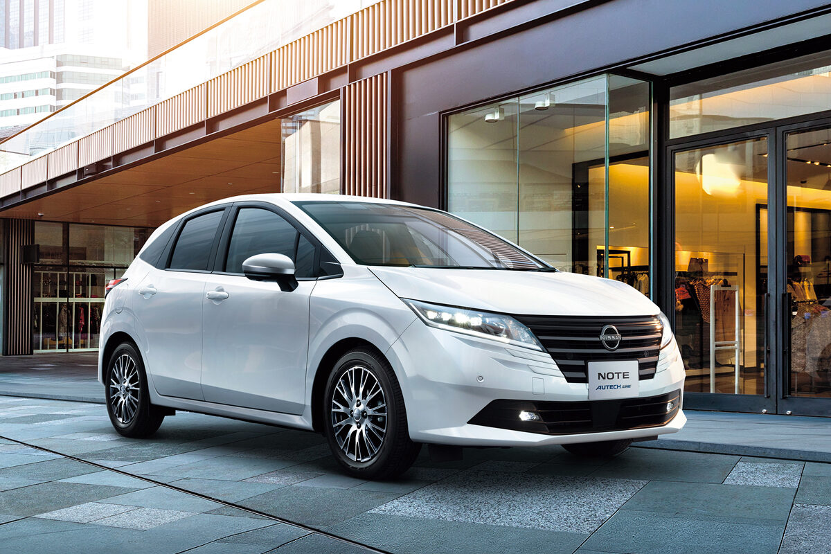 日産ノートのカスタムカー「AUTECH」シリーズと「助手席回転シート」が仕様変更。助手席回転シートには新グレードのBlack Editionをベースとしたモデルを設定