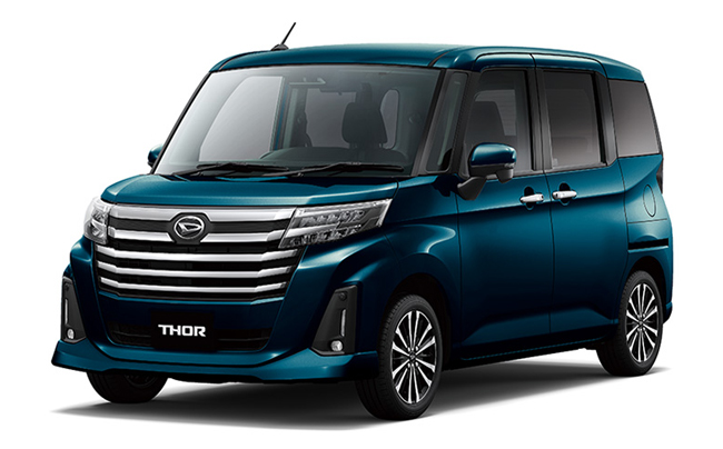 ▲ダイハツ・トール カスタムGターボ(2WD) 価格:231万3300円 全長3700×全幅1670×全高1735mm ホイールベース2490mm 車重1110kg 乗車定員5名 WLTCモード燃費16.8km/リットル 写真のボディカラーはレーザーブルークリスタルシャイン