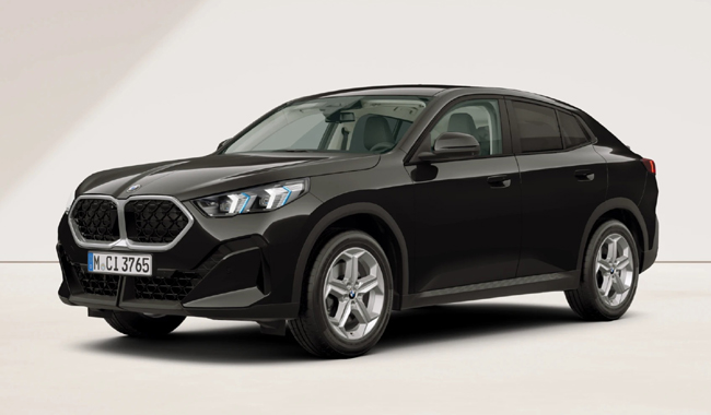 ▲BMW X2 sDrive20iオリジナル 価格:550万円 全長4555×全幅1835×全高1590mm ホイールベース2690mm 車重1580kg 乗車定員5名 WLTCモード燃費15.6km/リットル 写真のボディカラーはブラックサファイア(メタリック)
