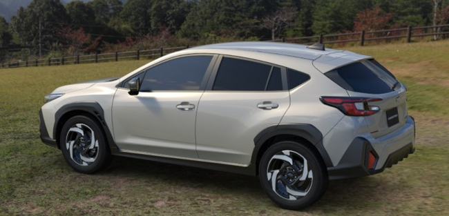 ▲SUBARUクロストレックPremium S:HEV(AWD) 価格383万3500円 全長4480×全幅1800×全高1575mm ホイールベース2670mm 車重1660kg 乗車定員5名 WLTCモード燃費19.5km/リットル 写真のボディカラーはサンドデューンパール